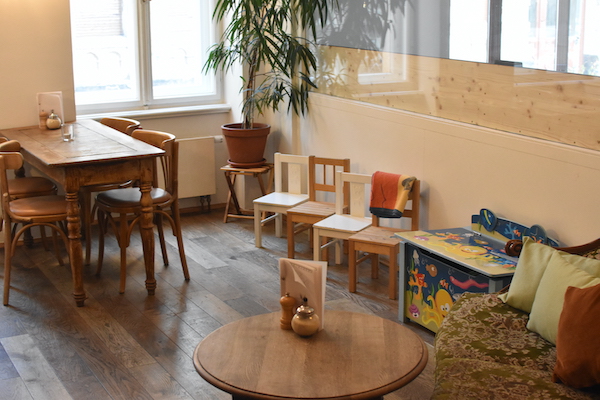 Unser Familienzimmer mit Stühlen für die kleinen Gäste